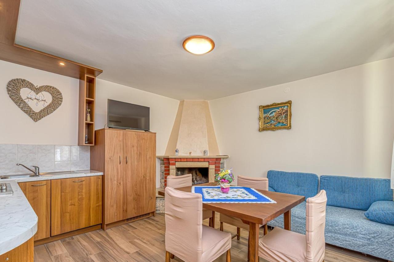 Apartment Flores Stari Pazin Exterior foto